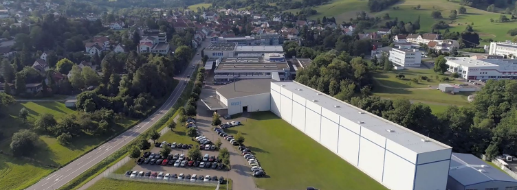 Landschaft mit Hochregallager