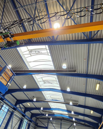 LEDs an der Hallendecke