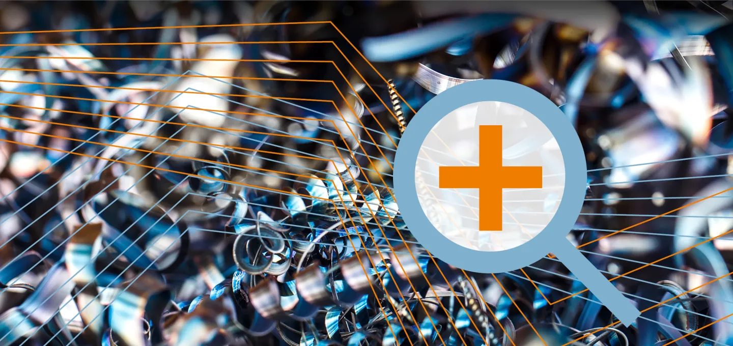 Lupe mit KEFF+Symbol mit Metallspänen im Hintergrund als Symbol für Nachhaltigkeit im Unternehmen.